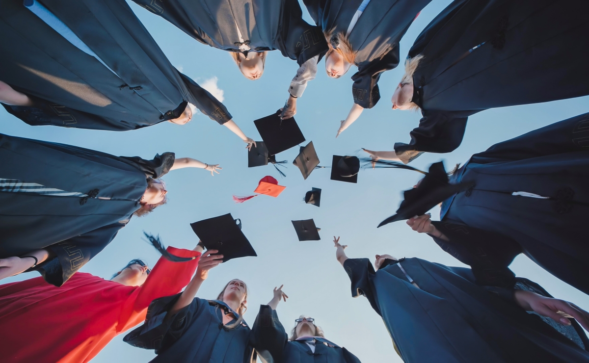 給年輕人的出社會指南：世界級畢典致詞裡的 5 堂生存必修課