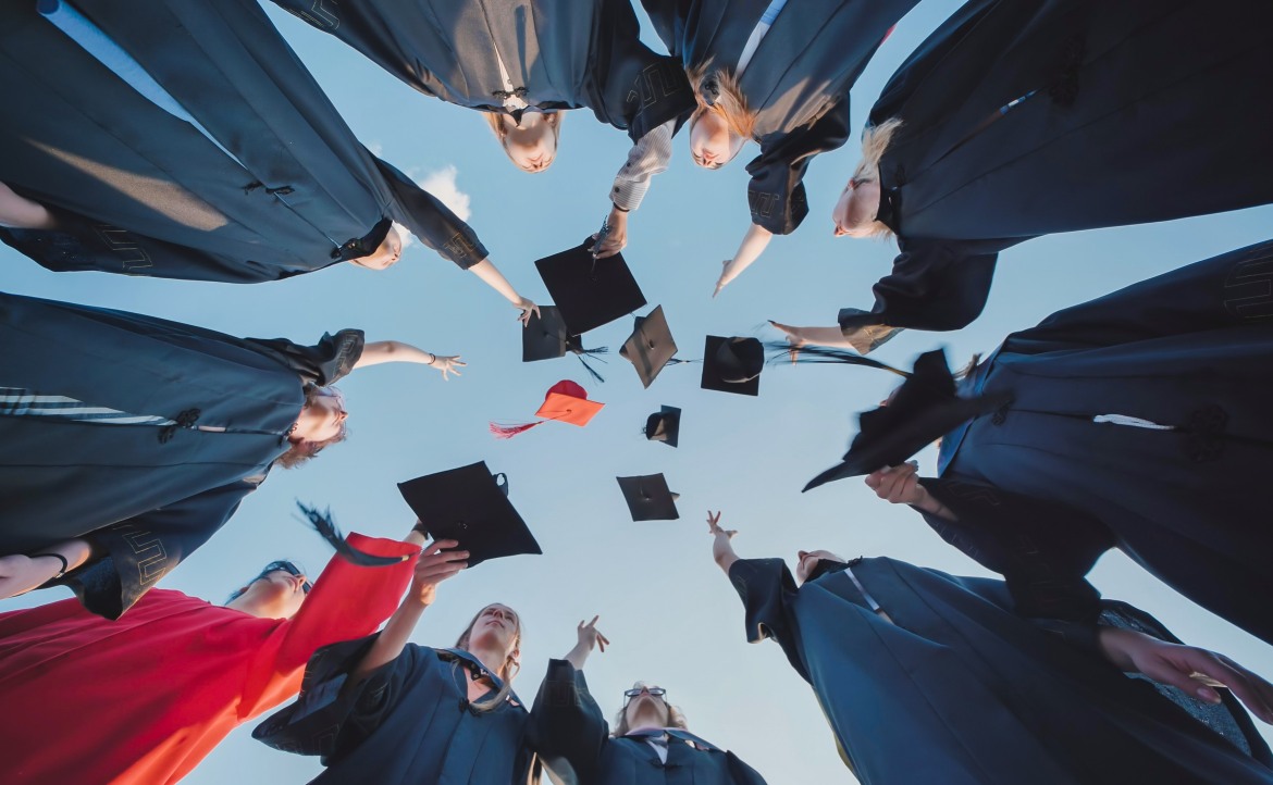 給年輕人的出社會指南：世界級畢典致詞裡的 5 堂生存必修課