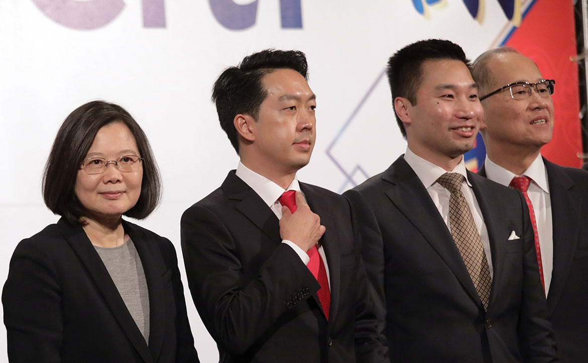 中美相繼對台「示好」？──繼續「浪漫撒花」，還是認清大國博弈下，永遠只講「利益」與「實力」的現實？