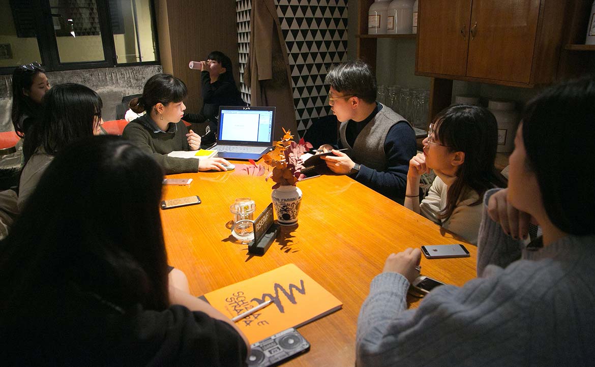 文化古都裡的「製鞋公寓」：台灣設計師義大利策展，與各國藝術家共同尋找「夕陽產業」新生命