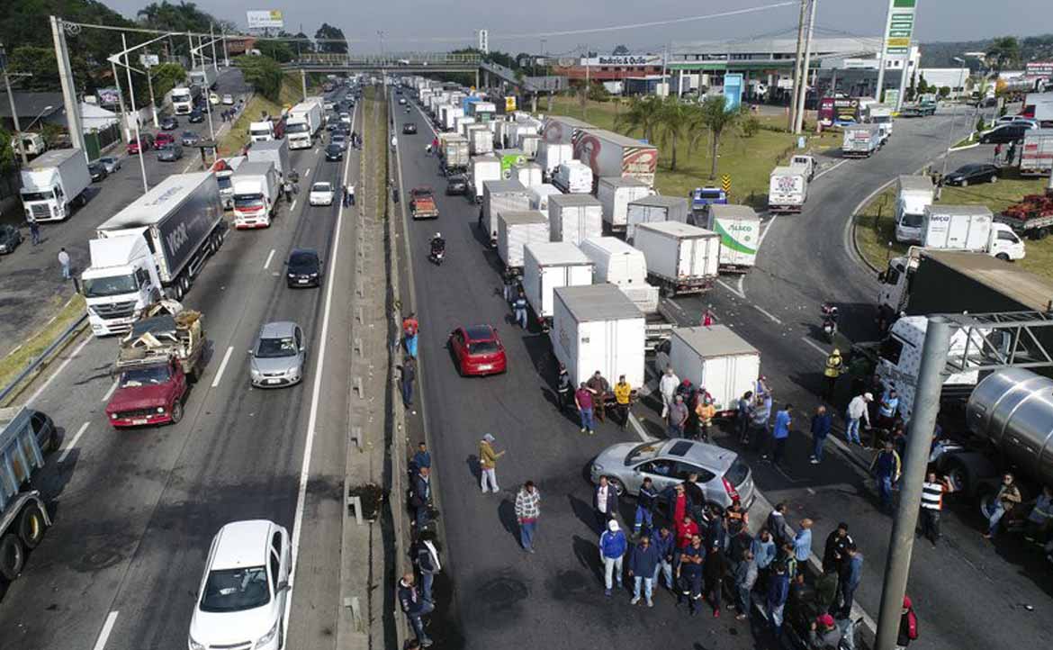 巴西全面癱瘓中！全國卡車司機罷工進入第五天，為何他們有能耐「危及整個國家運作」？