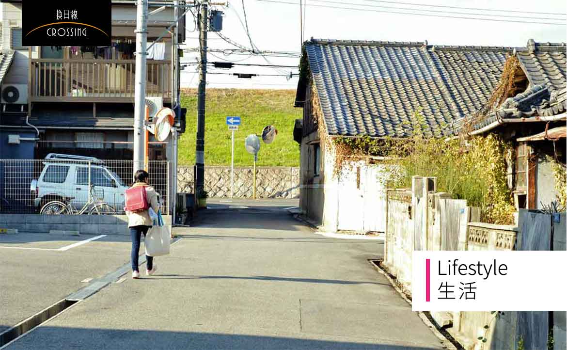 沉重的真皮紅書包──你，害怕成為他人眼中的「怪咖」嗎？