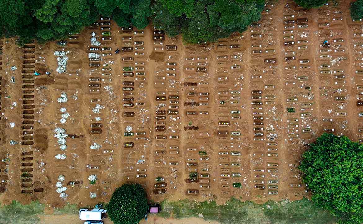 【即時】巴西新冠肺炎死亡人數於母親節破萬，《環球報》以頭版作為「死者紀念碑」