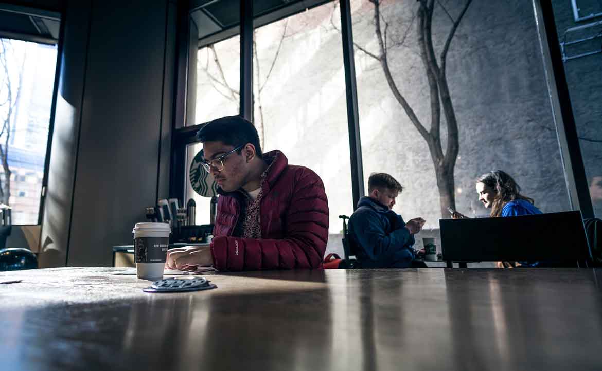 疫季閉關，逼仄難耐？其實，限制人的，常非「看得見的牆」