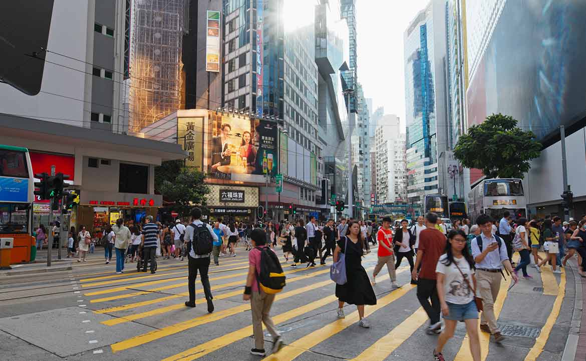 愛香港就別移民？「我哋真係好鍾意香港」口號爆紅之後，香港人該走該留？