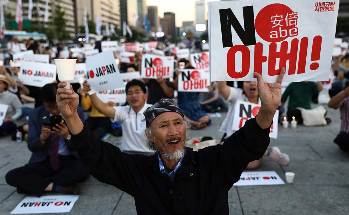 韓國把日本「一狀告上 WTO」：日韓貿易戰「刀刀見骨」，對台灣是利是弊？