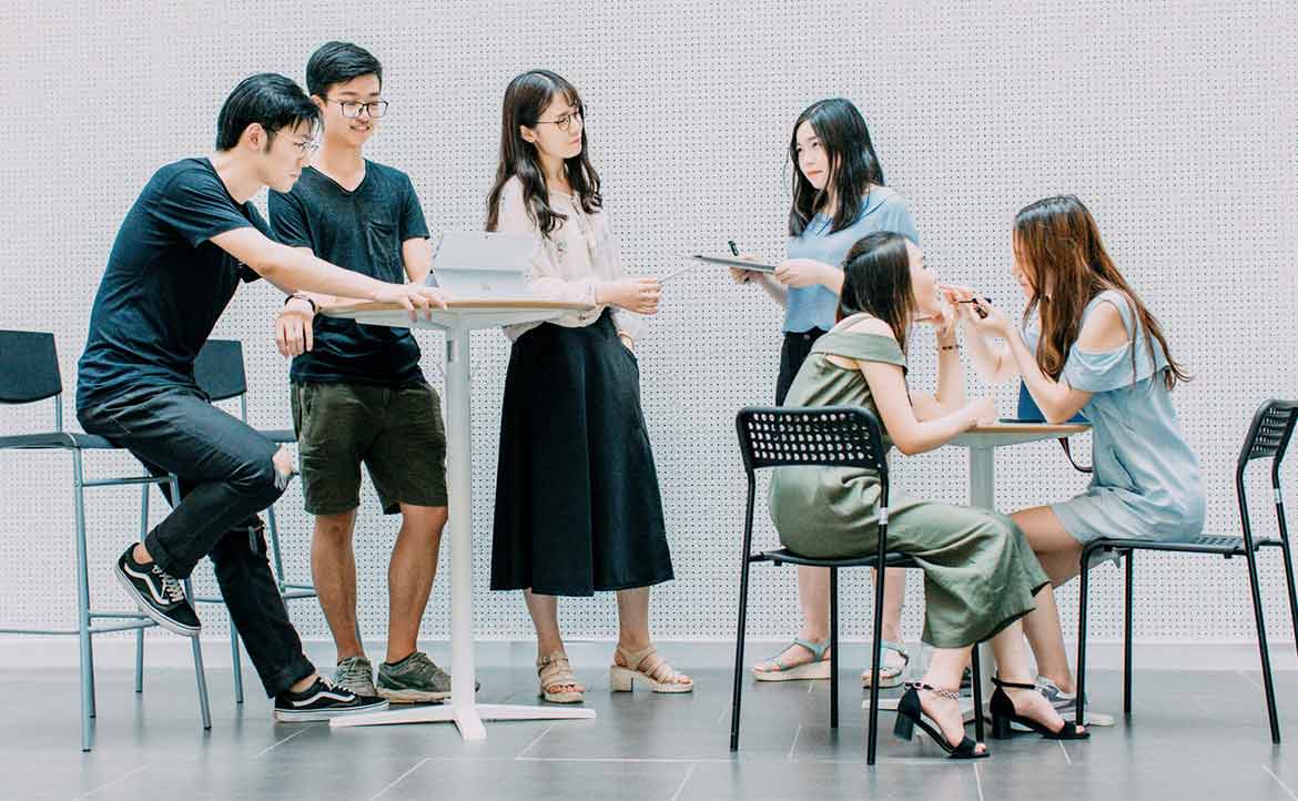 耶魯遭控招生歧視，真能讓亞裔「和白人一起」受惠嗎？美國亞裔的升學焦慮，從 SAT 談起