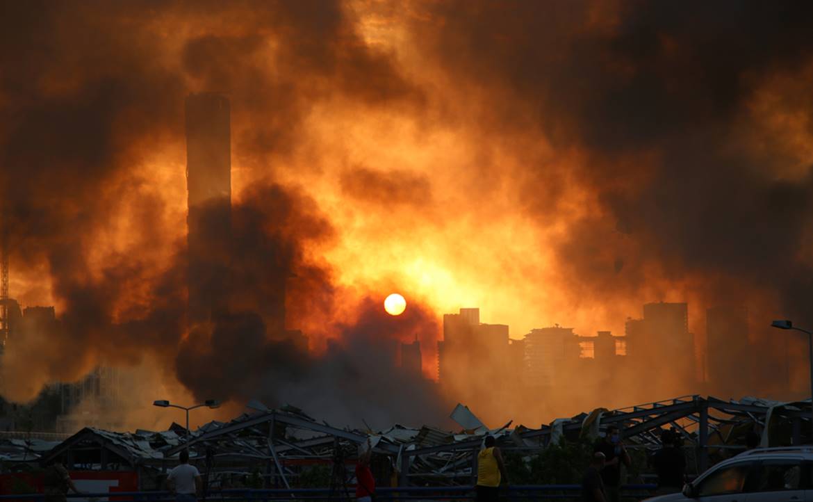 【看不見的世界】「貝魯特的天空又變黑了」黎巴嫩港口爆炸案一個月後，再次驚傳大火