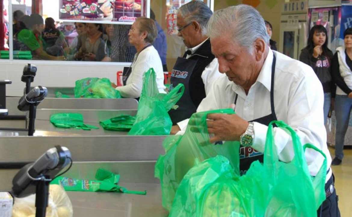 墨西哥在地觀察：超市裡的長輩「火柴人」，與他們的悲歌