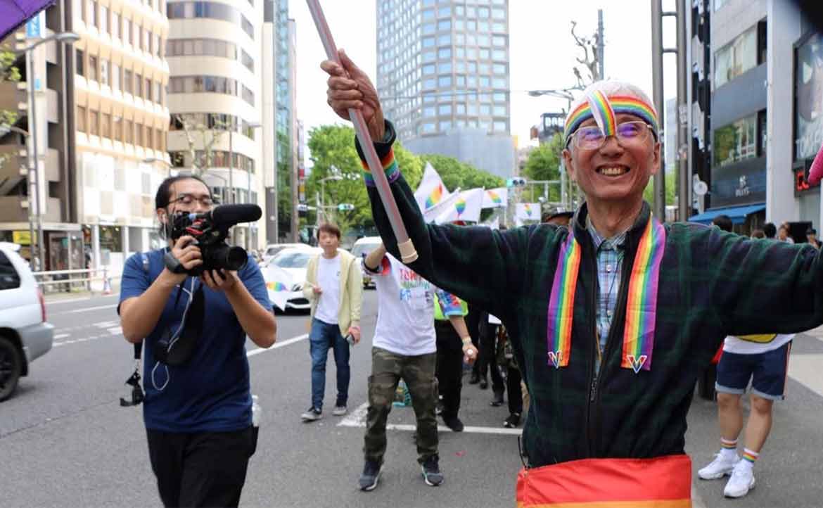紀錄片《黎明到來的那一天 》：耗時 3 年跟跑遊行現場，見證台灣同志運動先驅祁家威的倡議旅程