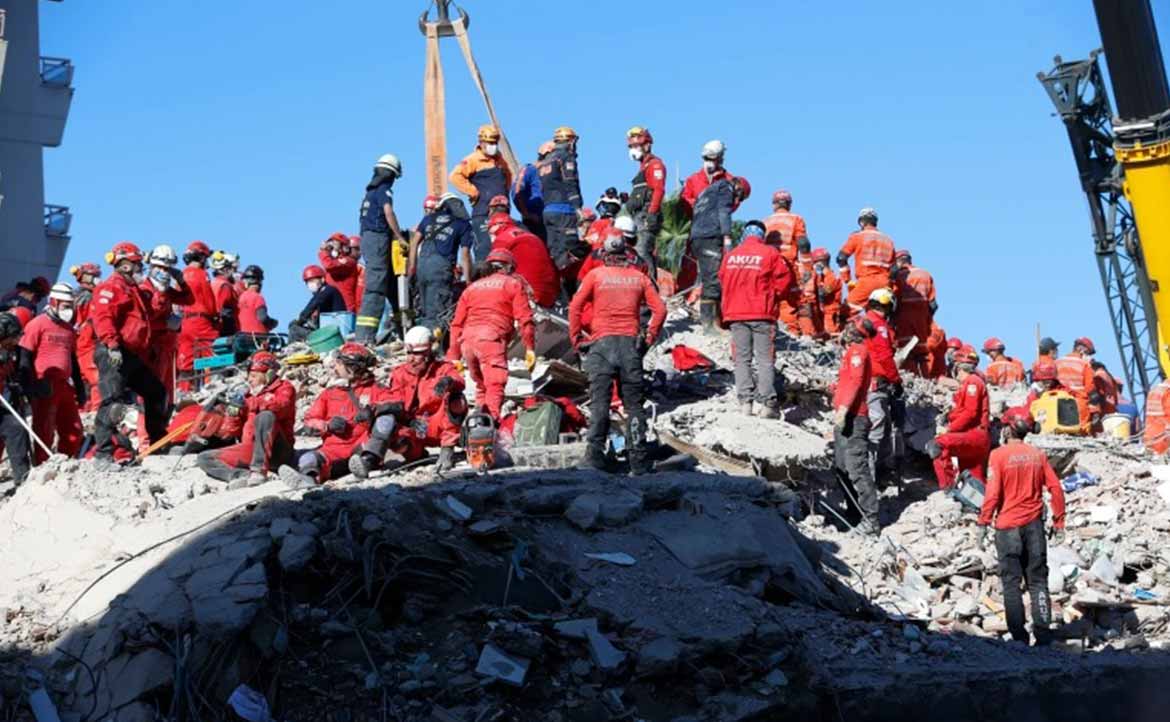 土耳其國慶後的規模 6.6 強震 ：至今已有 62 人罹難、940 人受傷，災後搜救持續中