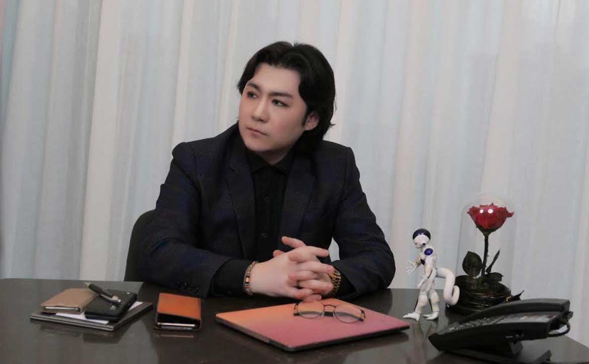 《末代皇帝》後裔的真實遭遇與認同掙扎：伊爾根覺羅．啟威與他的「滿洲夢」
