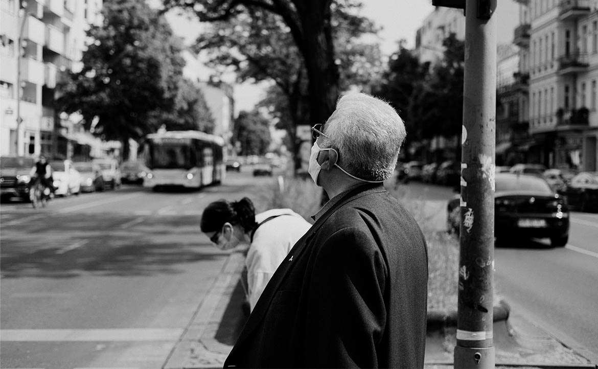 疫後德國：從「只是流感」的輕忽，到 3 成人民仍相信疫情陰謀論──12 月死亡人數已翻倍