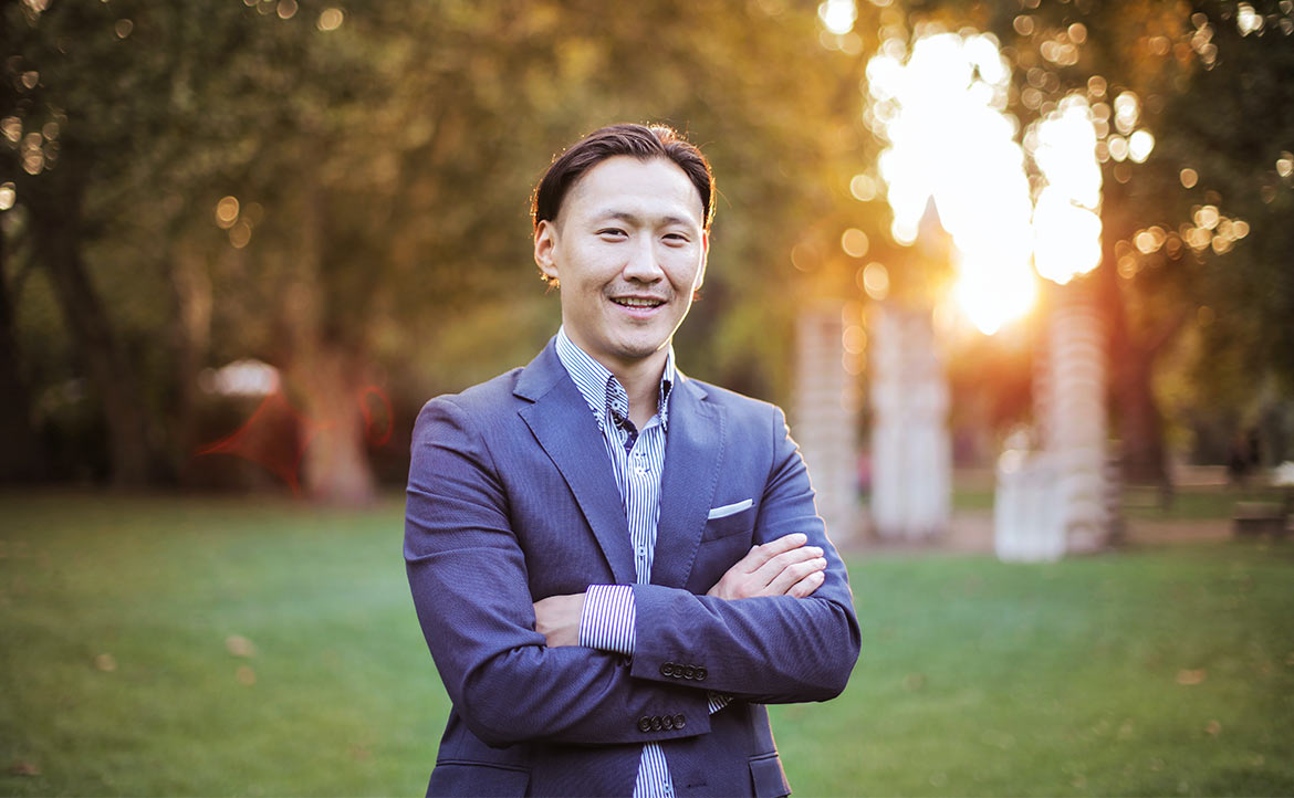 「找到喜歡的工作不是癡人說夢」：他從 GPA 2.0 到出國留學，花 11 年拿學位也甘之如飴