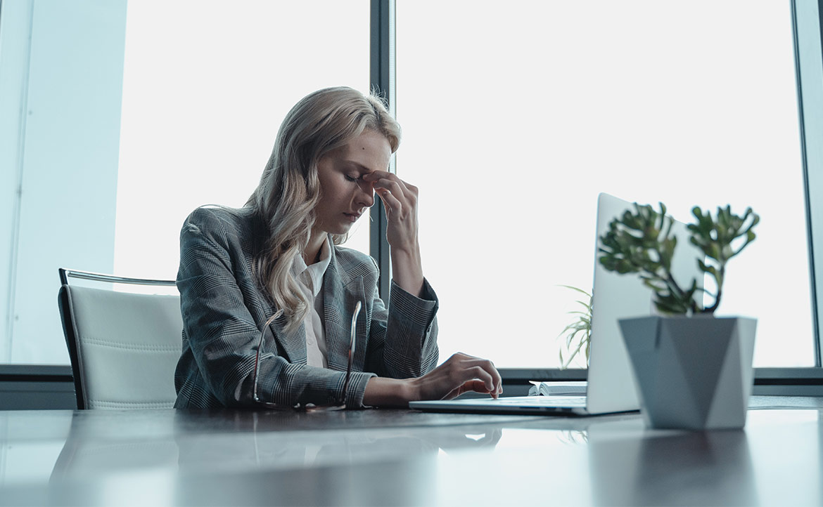 「恐怖矽谷」回憶錄：26 歲、女性、非工程師──儘管年薪破兩百萬，卻仍感到敵意無所不在