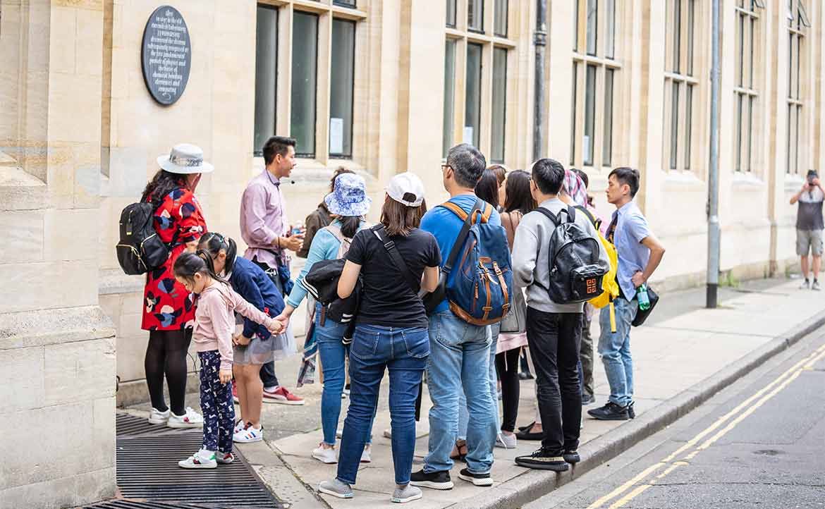 以在校生身份擔任劍橋大學導遊：從各國旅人的視角認識校園，更發現有趣的「東西差異」