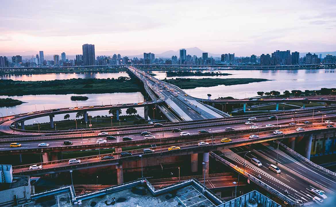 台灣「雙語國家政策」與國際化移民島之夢