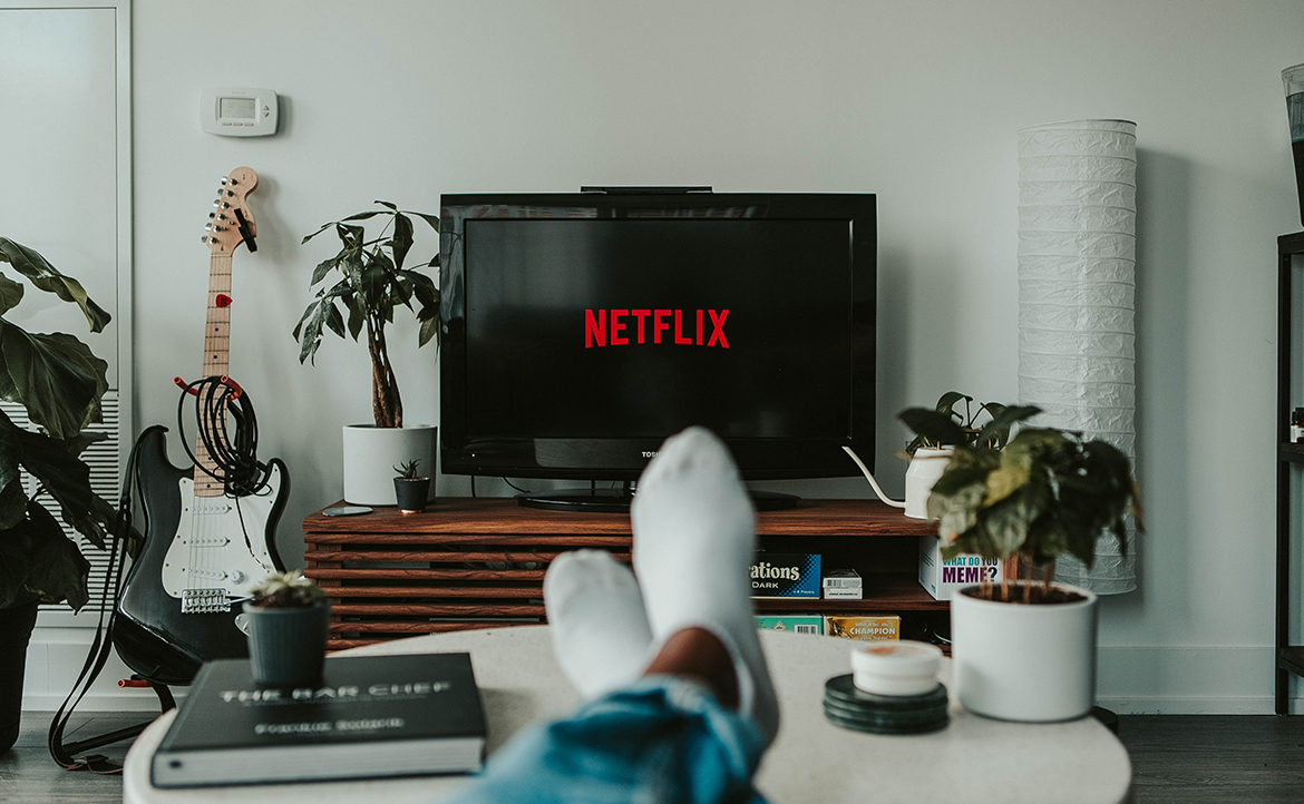 疫情加劇「第三空間」的式微──Netflix 可能會是緩解社會分裂的解藥？