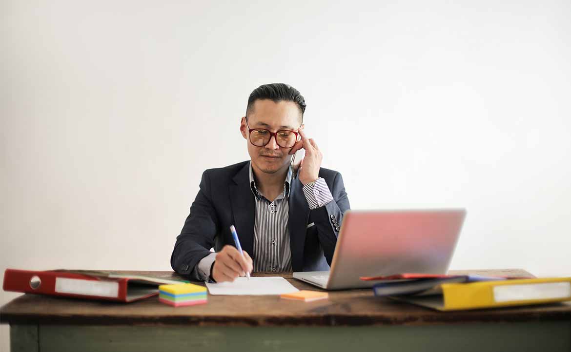當你以為台灣老闆已經「很會算」時，香港老闆是這樣想的──比較台港老闆的「精明」生意經