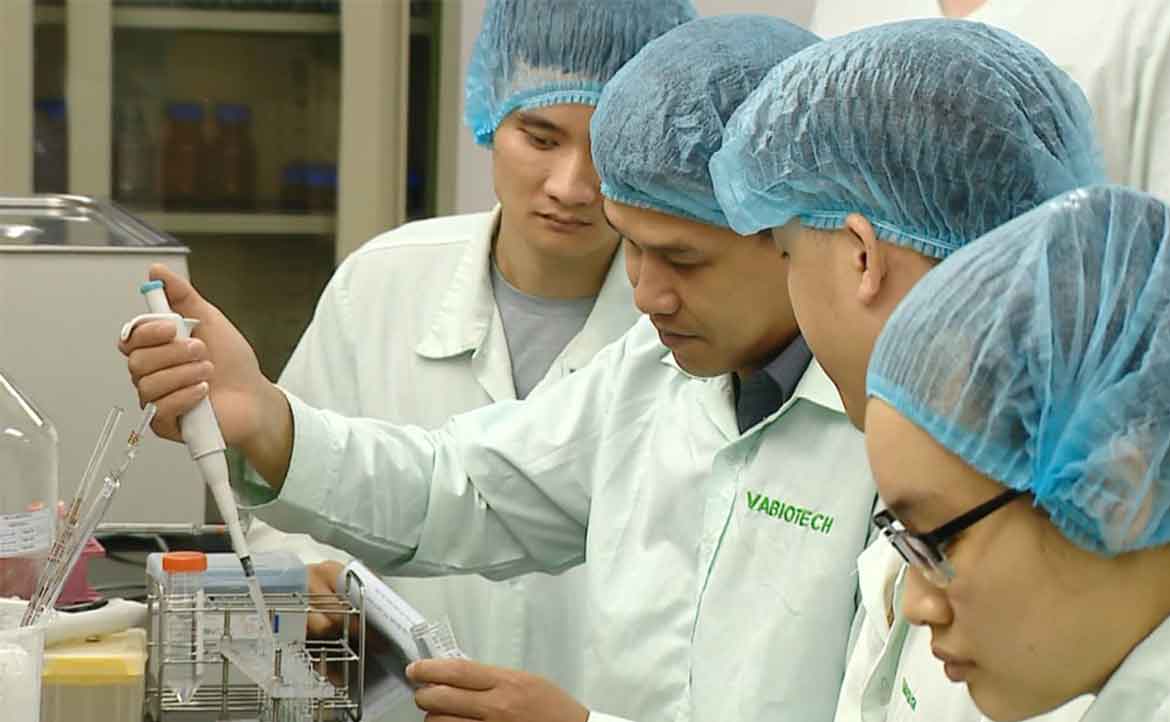 和台灣一樣疫苗採購保守，卻在同期爆發新疫情的越南，現在怎麼樣了？
