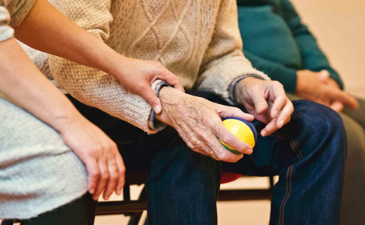 海外子女最兩難的課題──當父母年邁生病，我在大西洋這一端的「越洋協助」照顧經驗談