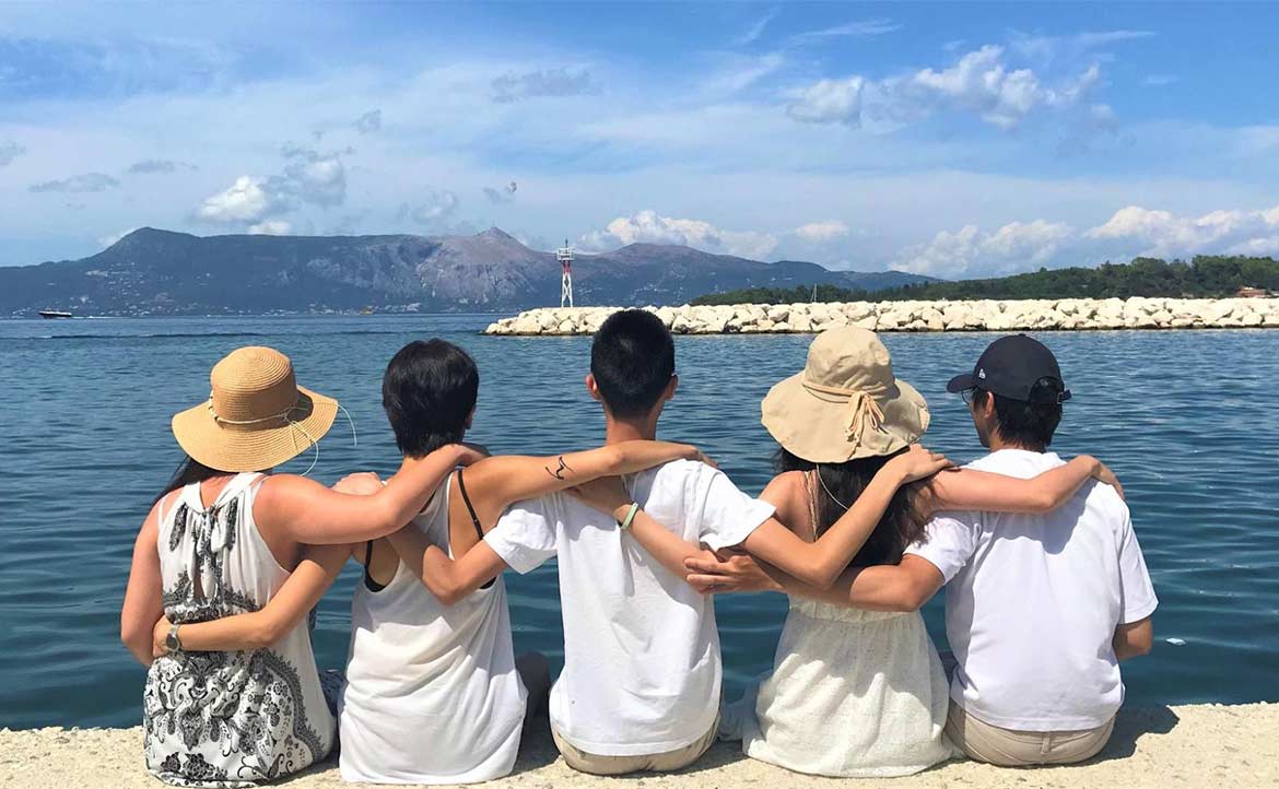 首次和新創夥伴見面，就是在希臘員工旅遊？──像哲人一樣討論人生、認識自己的心靈之旅