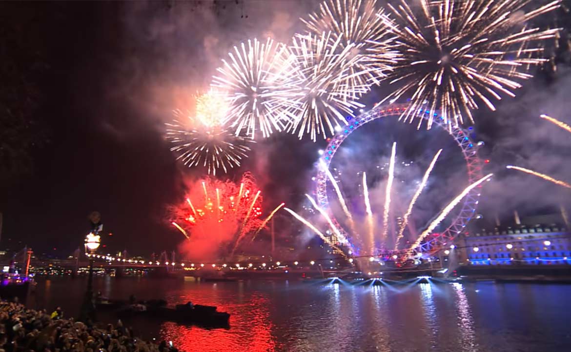 Auld Lang Syne！回望倫敦至今「最後一場開放參與的跨年煙火」，願新的一年平安幸福