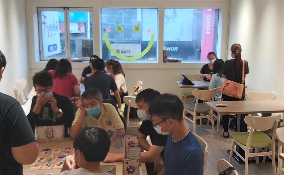 一場遊戲一場「夢」：香港社工來台創業，面臨投資移民新挑戰──專訪「桌友之地」小丙