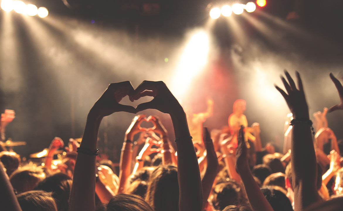 飯圈之外，追星之餘──從逐漸擴大的粉絲文化，挖掘 4 個「自我認同」小秘密