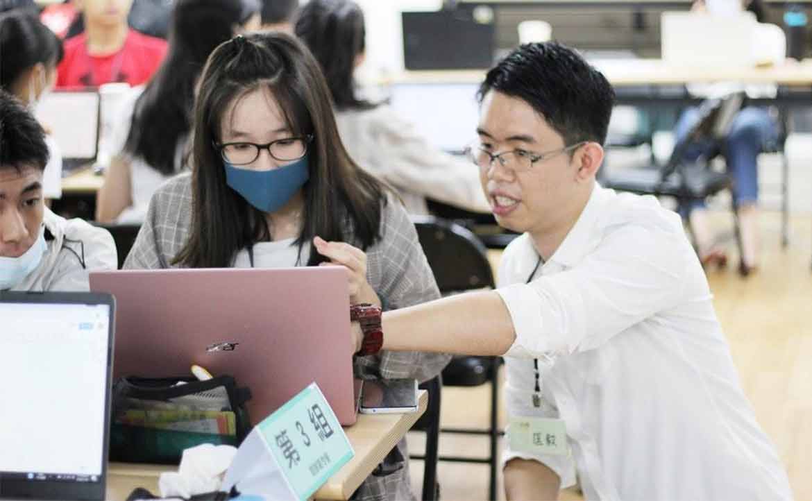 「選錯科系」的教訓，讓他創辦「啟夢教育」──高中生找未來，必須求廣、求深、求透？