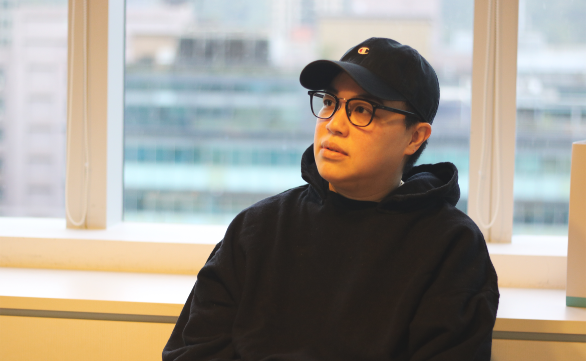 喜劇風格是意外？態度藏在配樂裡？──以「生死」挑戰荒謬，專訪《良辰吉時》導演黃熙