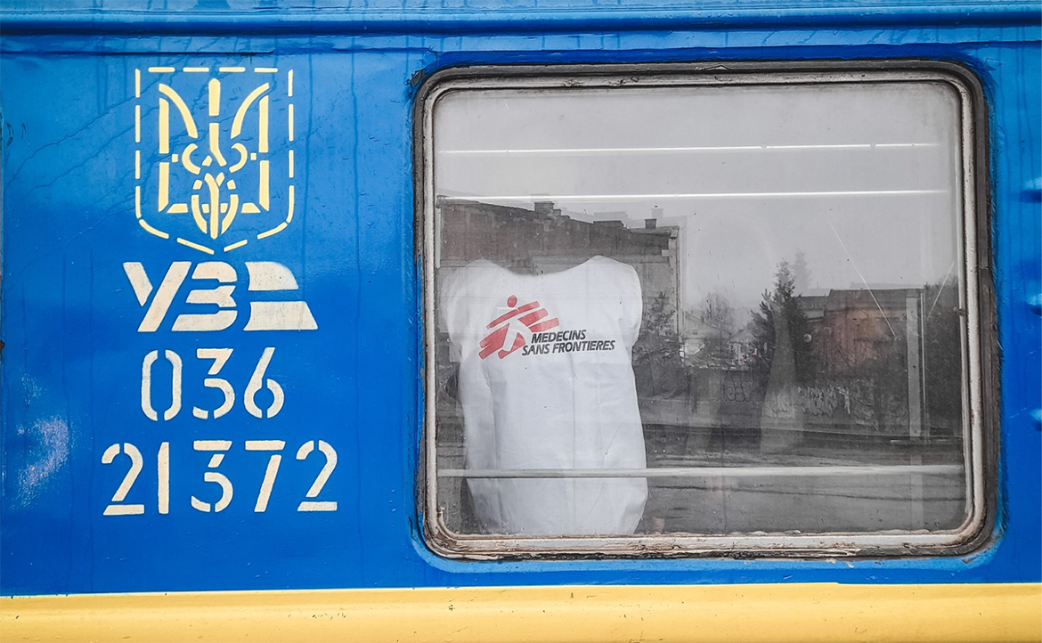 【中英對照】無國界醫生在烏克蘭，首班醫療列車駛出希望──然而，誰能上車啟程？