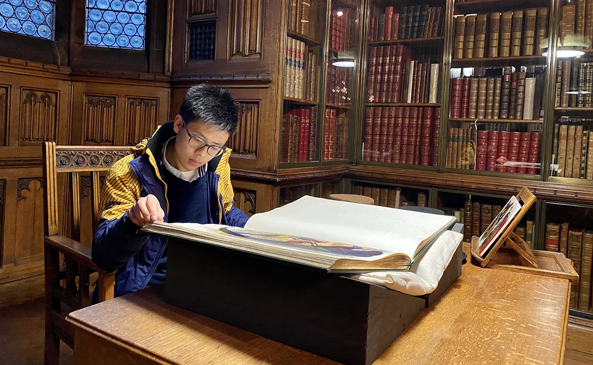 彷彿進入霍格華茲！揭開「John Rylands 圖書館」華麗面紗，解密曼徹斯特「紡織魔法」