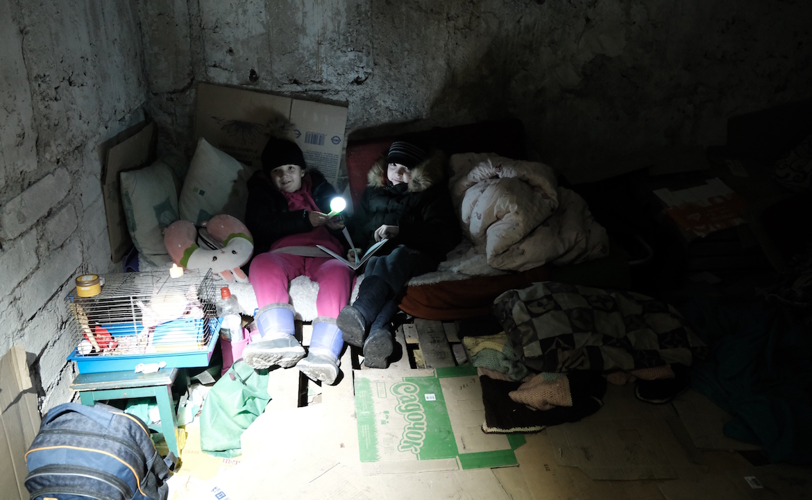 Little Alisa in the steel factory, the lost grandfather, the mass grave - Mariupol: A city Russia vowed to destroy
