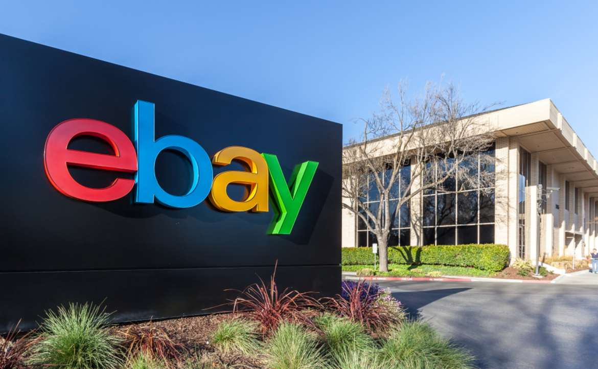 eBay 無奇不有：你可以買到航空母艦、「裝了鬼的瓶子」，或花 460 萬美元跟股神吃頓午餐