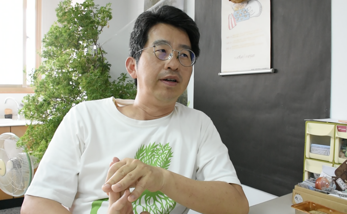 全球每年生產一千億件衣服，85% 會被焚化──「冶綠」創辦人薛焜中如何對抗「快時尚」？