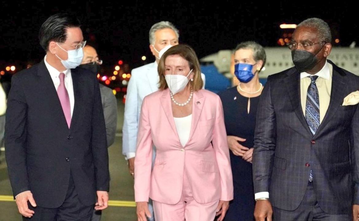 美國眾議院議長裴洛西訪台：「實踐美國對台民主堅定不移的承諾！」（持續更新）