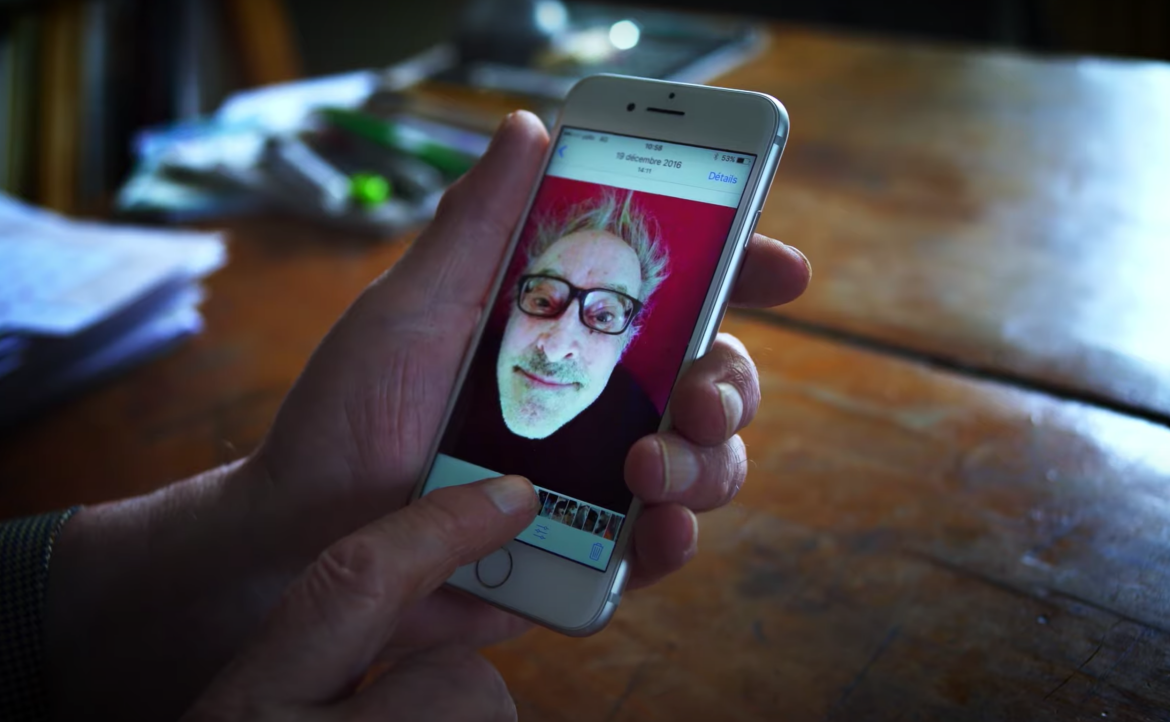 二十一世紀的 91 歲憤青，向世界告別：新浪潮名導高達以 iPhone 作為遺作，愛犬作為救贖