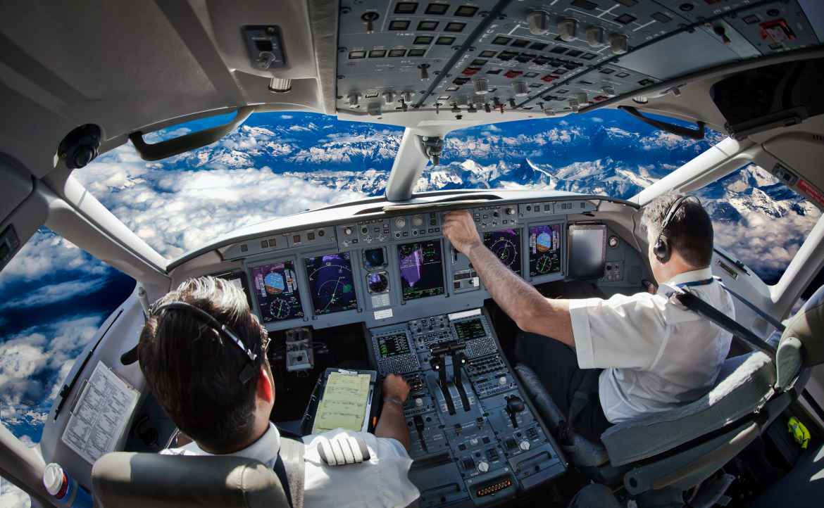 畢業即失業、被迫退出駕駛艙⋯⋯那段航空人「被摧殘」的日子，我如何崩壞又重生？