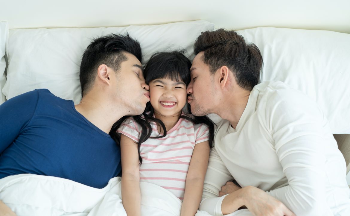 【同婚合法 4 週年】跨國同婚、共同收養有重大突破，日韓也出現合法曙光？