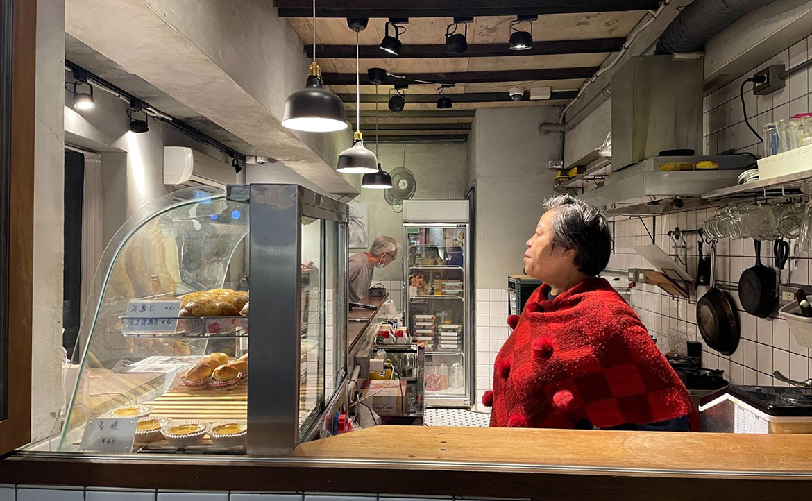 誤闖赤峰街的香港夫妻：從辦公室到廚房、看影片學烤菠蘿包，堅持用好料的從「心」經營之道