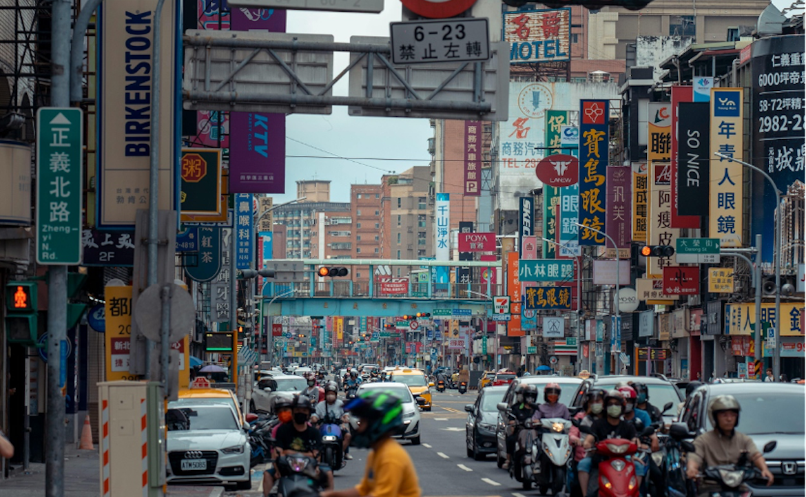 【中英雙語】捷克人的台灣觀察（下）：「丟垃圾與步行在街道上，讓我難以適應。」