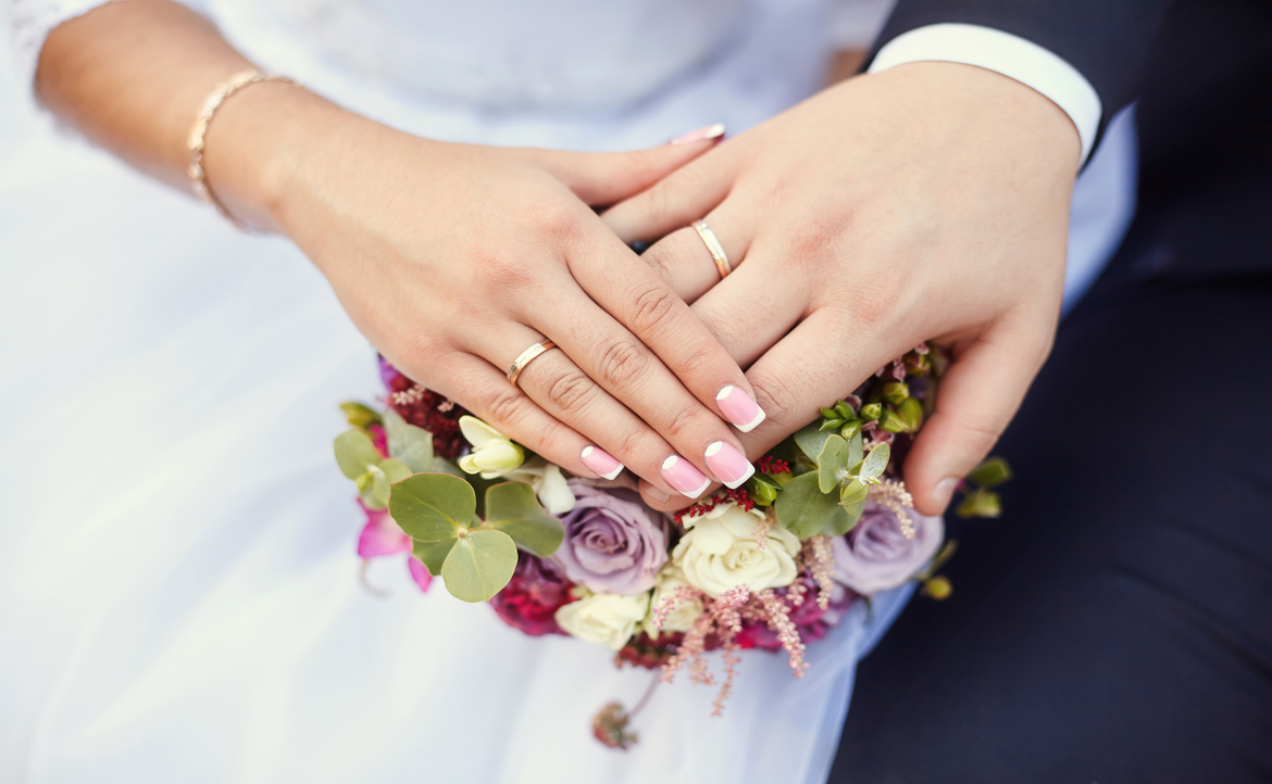 從與法國伴侶「AA 制」的交往經驗，反思把一輩子「賠」給另一半的婚嫁觀
