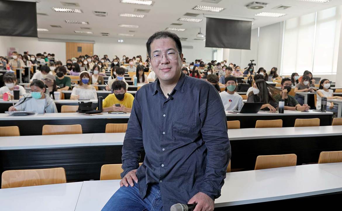 請投履歷或抽籤！台大超人氣通識大揭密──專訪「影視幕後的商業運作」馮勃翰老師