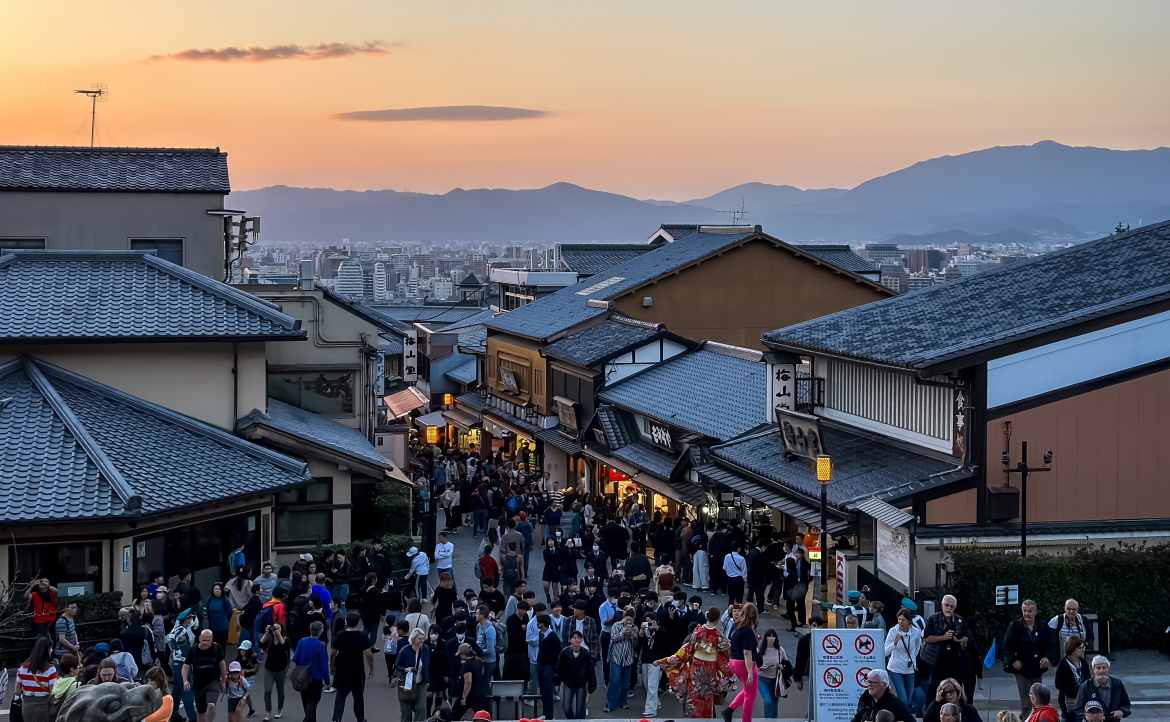 日本擴大僱用外籍人才，但高薪外國人仍是少數？──旅日工作前，不可不知的「現實」
