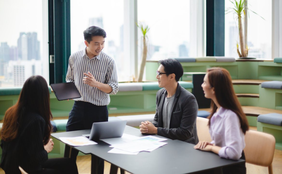 入職第一天才發現：怎麼滿地經理和總監？──看懂中資企業的人事佈局