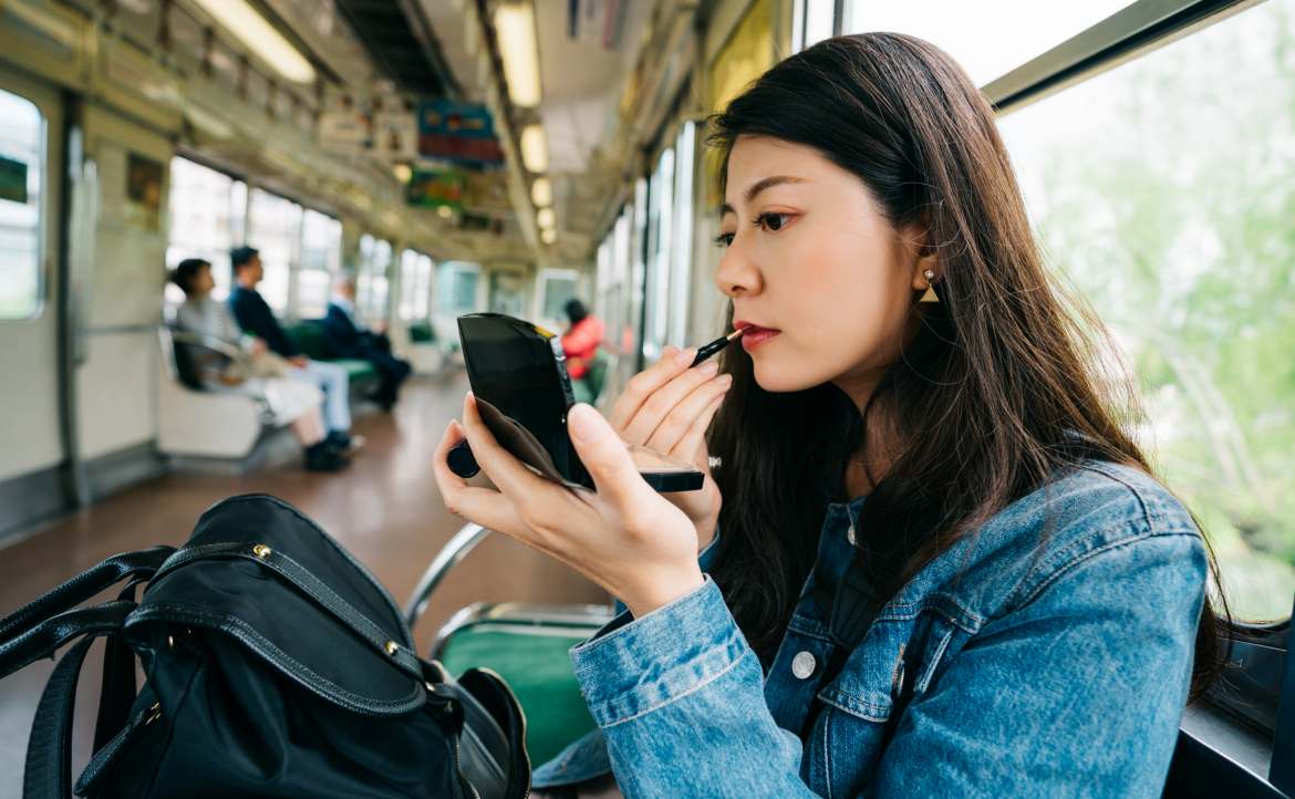 在現今的日本職場，女性「化妝才是禮貌」的文化還存在嗎？