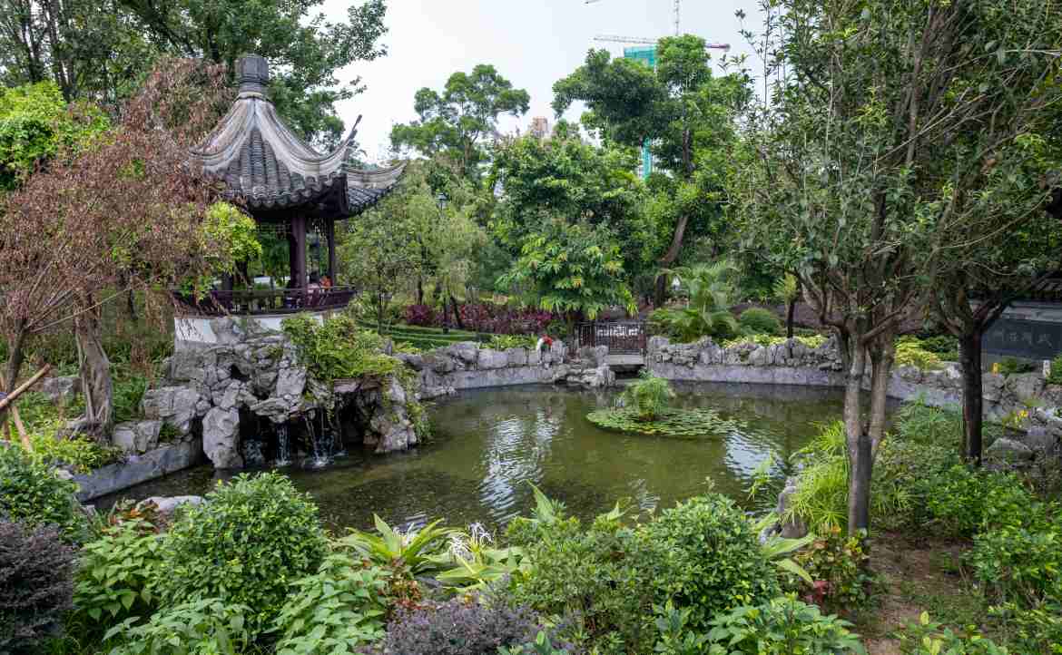 《九龍城寨》的真實歷史：走過百年戰亂，名符其實的「三不管地帶」