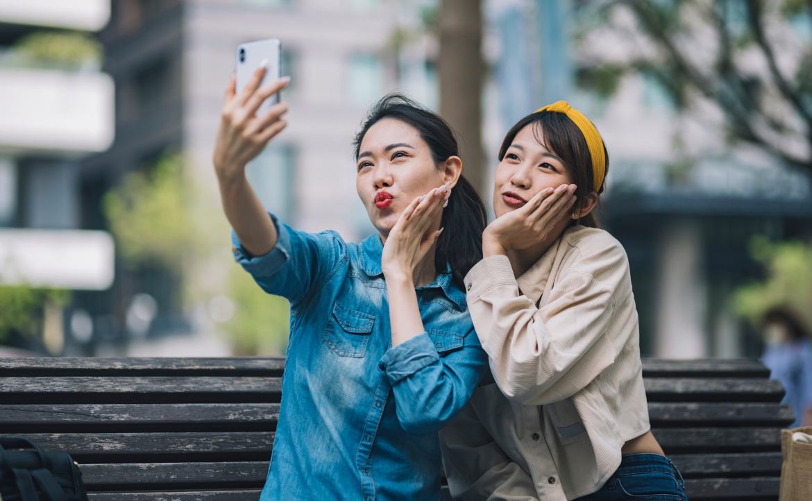 缺什麼就炫耀什麼？──聊聊「網路人設」亂象，與背後的人性弱點
