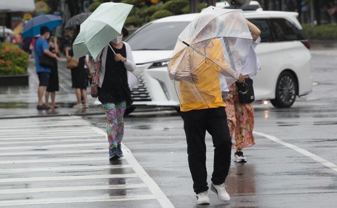 【時事評論】颱風假與經濟損失：當「雷聲大雨點小」，停工成本怎麼算才合理？